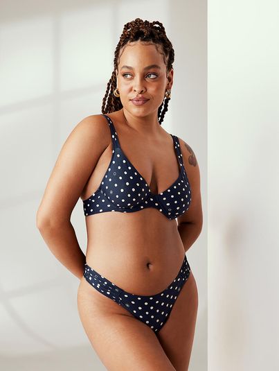 Conjunto Top Biquíni E Calcinha Biquíni Laterais Franzidas Estampa Poa Resort Azul Marinho Brigitte