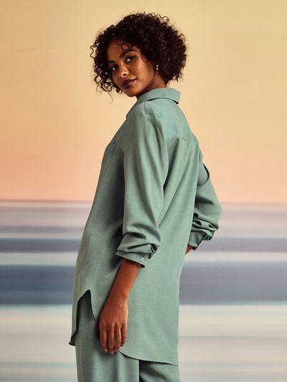 Camisa Básica Alongada Verde Campo 4