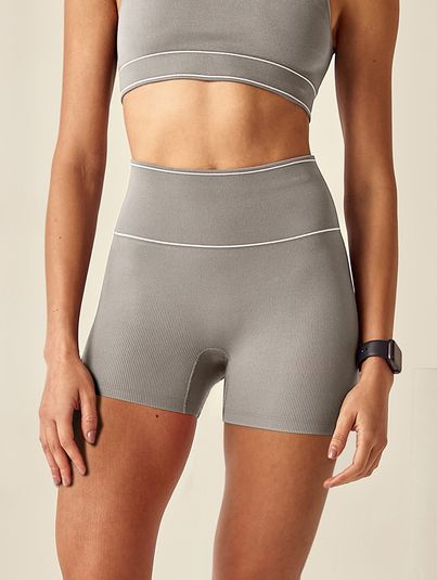 Shorts Fit Cós Alto Sem Costura Cinza Neblina