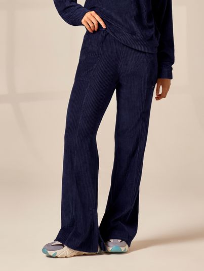 Calça Flare Com Fenda Azul Marinho