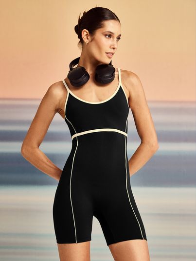 Macaquinho Fitness Alças Finas Com Vivo Contrastante Bicolor Preto E Off White Nata
