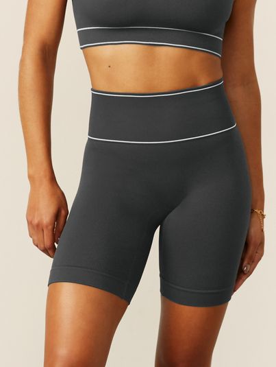 Bermuda Cós Alto Sem Costura Cinza Grafite 3