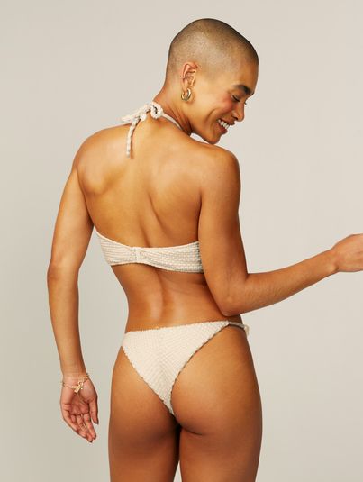 Calcinha Biquíni Laterais Finas Com Aviamento Off White Vanilla